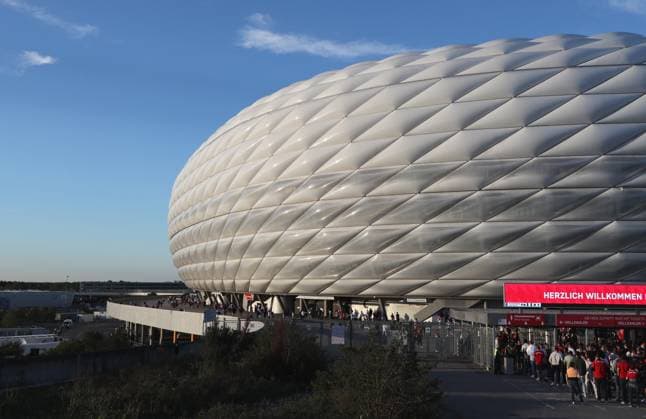 München, Deutschland 20. September 2023: Fussball, Herren, Champions League, 1.Spieltag, Saison 2023 2024, FC Bayern München - Manchester United, ManU Allianz Arena Blick auf die Allianz Arena, Aussenansicht am späteren Nachmittag, Esplanade