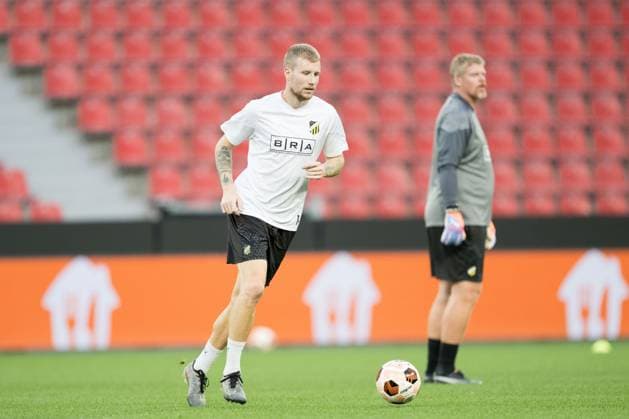 230920 Simon Gustafson of Häcken of Häcken during a press medting ahead of the UEFA Europa League match against Bayer 04 Leverkusen on September 20, 2023 in Leverkusen. Photo: Daniel Stiller BILDBYRAN kod DS DS0333 fotboll football soccer fotball uefa europa league träning practice training häcken bbeng Copyright: DANIELxSTILLER BB230920DS013
