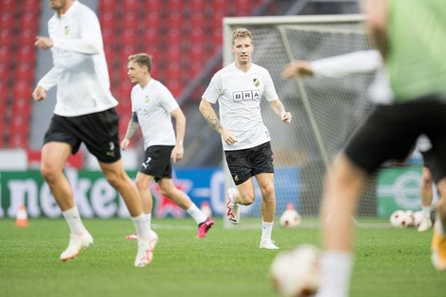 230920 Samuel Gustafson of Häcken of Häcken during a press medting ahead of the UEFA Europa League match against Bayer 04 Leverkusen on September 20, 2023 in Leverkusen. Photo: Daniel Stiller BILDBYRAN kod DS DS0333 fotboll football soccer fotball uefa europa league träning practice training häcken bbeng Copyright: DANIELxSTILLER BB230920DS014