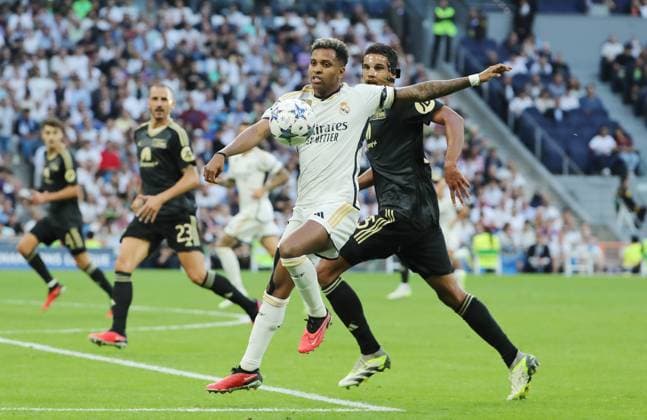 Rodrygo, Danilho Doekhi Zweikampf Spielszene Aktion Fußball Fussball UEFA Champions League UCL Herren 1.Spieltag Saison 2023 2024 20.09.2023 Real Madrid vs 1.FC Union Berlin FCU Estadio Bernabeu DFL regulations prohibit any use of photographs as image sequences and or quasi-video