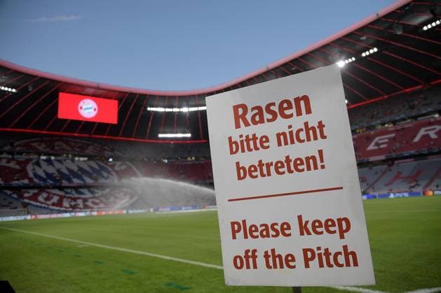 20.09.2023, xemx, Fussball UEFA Champions League, FC Bayern Muenchen - Manchester United, ManU emspor, v.l. Stadion Innenansicht, Rasen bitte nicht betreten ! (DFL DFB REGULATIONS PROHIBIT ANY USE OF PHOTOGRAPHS as IMAGE SEQUENCES and or QUASI-VIDEO) Muenchen