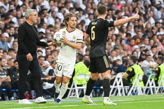 Fussball, Herren, Saison 2023 2024, Champions League (Gruppe C, 1. Spieltag), Real Madrid - 1. FC Union Berlin, v. l. Trainer Urs Fischer (1. FC Union Berlin), Luka Modric (Real Madrid) und Robin Gosens (1. FC Union Berlin) , 20.09. 2023, Copyright: xMatthiasxKochx