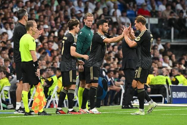 Fussball, Herren, Saison 2023 2024, Champions League (Gruppe C, 1. Spieltag), Real Madrid - 1. FC Union Berlin, v. l. Brenden Aaronson (1. FC Union Berlin), Kevin Volland (1. FC Union Berlin) und Kevin Behrens (1. FC Union Berlin) , 20.09. 2023, Copyright: xMatthiasxKochx