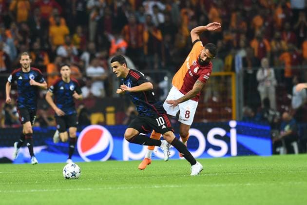 Kerem Demirbay (R) of Galatasaray and Mohamed Elyounoussi (L) of F.C. Copenhagen during the UEFA Champions League match between Galatasaray and F.C. Copenhagen at Ali Sami Yen Sports Complex Rams Park Arena on September 20, 2023 in Istanbul, Turkey. Istanbul Turkey Copyright: xSeskimPhotox Gsaray-Copenhagen-20923 (35)