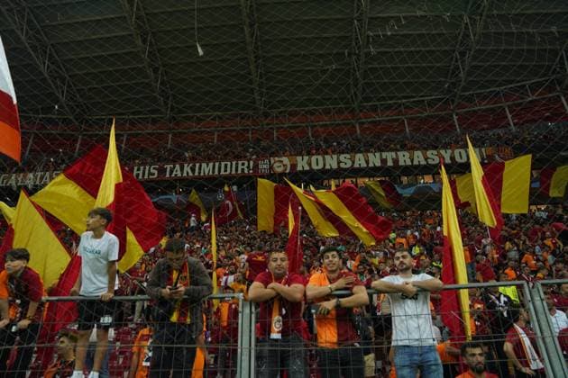 Fans of Galatasaray during the UEFA Champions League match between Galatasaray and F.C. Copenhagen at Ali Sami Yen Sports Complex Rams Park Arena on September 20, 2023 in Istanbul, Turkey. Istanbul Turkey Copyright: xSeskimPhotox Gsaray-Copenhagen-20923 (101)