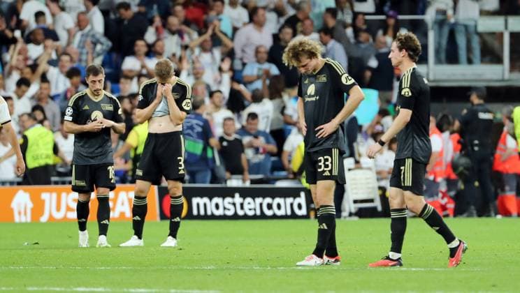Josip Juranovic, Paul Jaeckel, Alex Kral, Brenden Aaronson enttäuscht nach Spielende Enttäuschung Fußball Fussball UEFA Champions League UCL Herren 1.Spieltag Saison 2023 2024 20.09.2023 Real Madrid vs 1.FC Union Berlin FCU Estadio Bernabeu DFL regulations prohibit any use of photographs as image sequences and or quasi-video