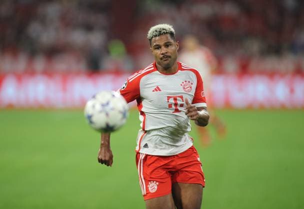 München, Deutschland 20. September 2023: Fussball, Herren, Champions League, 1.Spieltag, Saison 2023 2024, FC Bayern München - Manchester United, ManU Allianz Arena Serge Gnabry (FC Bayern München) im Angriff, Blick auf Ball