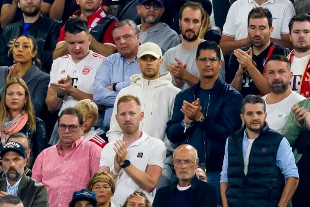 GER, UEFA CL, FC Bayern Muenchen (GER) vs Manchester United, ManU (GBR) 20.09.2023, Allianz Arena, Muenchen, GER, UEFA CL, FC Bayern Muenchen (GER) vs Manchester United (GBR), Gruppe A, UEFA regulations prohibit any use of photographs as image sequences and or quasi-video, im Bild Manuel Neuer (FC Bayern 1) auf der Tribüne