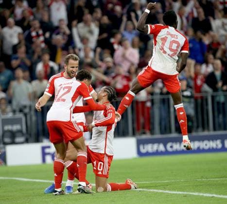Torjubel 1:0 München, V.li. Harry Kane (Bayern) , Jamal Musiala (Bayern) , Torschütze Leroy Sane (Bayern) , Alphonso Davies (Bayern) . FC Bayern München Manchester United, ManU . München, GER, 20.09.2023, Fussball: Champions League: Saison 23 24: