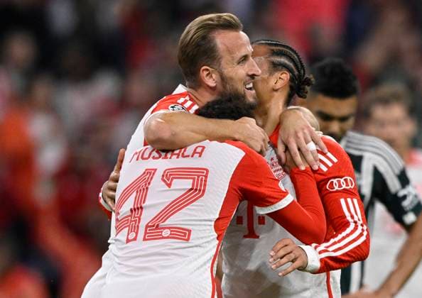 TOR zum 1:0 Leroy Sane FC Bayern Muenchen FCB (10) Torjubel mit Harry Kane FC Bayern Muenchen FCB (09) Jamal Musiala FC Bayern Muenchen FCB (42) FC Bayern Muenchen FCB vs Manchester United, ManU ManUnited ManU Gruppenphase 20.09.2023 DFL REGULATIONS PROHIBIT ANY USE OF PHOTOGRAPHS AS IMAGE SEQUENCES AND OR QUASI-VIDEO FC Bayern Muenchen FCB vs Manchester United