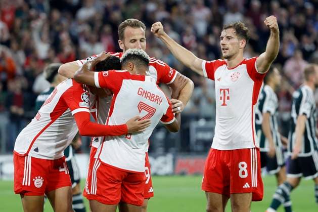 Jubel nach dem Tor zum 2:0, jubelnd, bejubelt, jubelt, jubeln, emotionen, v. li. Jamal Musiala (FC Bayern Muenchen, 42), Torschuetze Serge Gnabry (FC Bayern Muenchen, 7), Harry Kane (FC Bayern Muenchen, 9) und Leon Goretzka (FC Bayern Muenchen, 8), Fussball, Uefa Champions League, Bayern München - Manchester United, ManU am 20.9.2023 in der Muenchner Allianz Arena. DFL REGULATIONS PROHIBIT ANY USE OF PHOTOGRAPHS AS IMAGE SEQUENCES AND OR QUASI-VIDEO. Copyright: HMBxMedia xHeikoxBecker
