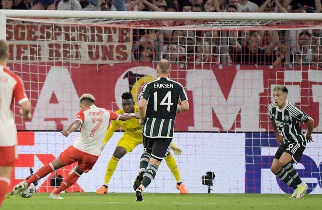 20.09.2023, xemx, Fussball UEFA Champions League, FC Bayern Muenchen - Manchester United, ManU emspor, v.l. Serge Gnabry (FC Bayern Muenchen) Goal scored, erziehlt das Tor zum 2:0 (DFL DFB REGULATIONS PROHIBIT ANY USE OF PHOTOGRAPHS as IMAGE SEQUENCES and or QUASI-VIDEO) Muenchen