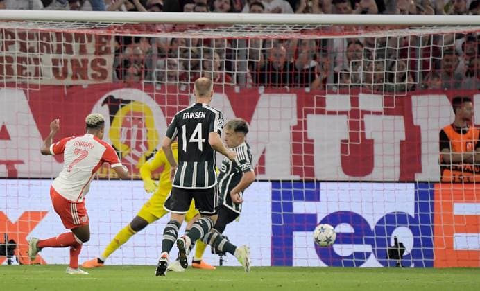 20.09.2023, xemx, Fussball UEFA Champions League, FC Bayern Muenchen - Manchester United, ManU emspor, v.l. Serge Gnabry (FC Bayern Muenchen) Goal scored, erziehlt das Tor zum 2:0 (DFL DFB REGULATIONS PROHIBIT ANY USE OF PHOTOGRAPHS as IMAGE SEQUENCES and or QUASI-VIDEO) Muenchen