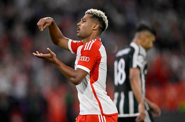 Sport Bilder des Tages TOR zum 2:0 Serge Gnabry FC Bayern Muenchen FCB (07) Torjubel Tasse Enttaeuschung bei Casemiro Manchester United, ManU ManU (18) FC Bayern Muenchen FCB vs Manchester United ManUnited ManU Gruppenphase 20.09.2023 DFL REGULATIONS PROHIBIT ANY USE OF PHOTOGRAPHS AS IMAGE SEQUENCES AND OR QUASI-VIDEO FC Bayern Muenchen FCB vs Manchester United