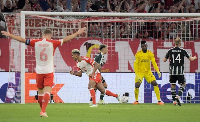 20.09.2023, xemx, Fussball UEFA Champions League, FC Bayern Muenchen - Manchester United, ManU emspor, v.l. Serge Gnabry (FC Bayern Muenchen) Jubel, Torjubel, celebrate the goal, jubelt ueber das Tor zum 2:0 (DFL DFB REGULATIONS PROHIBIT ANY USE OF PHOTOGRAPHS as IMAGE SEQUENCES and or QUASI-VIDEO) Muenchen