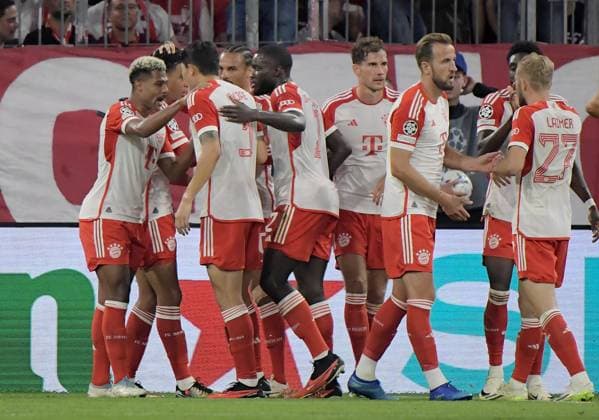 20.09.2023, xemx, Fussball UEFA Champions League, FC Bayern Muenchen - Manchester United, ManU emspor, v.l. Serge Gnabry (FC Bayern Muenchen) Jubel, Torjubel, celebrate the goal, jubelt ueber das Tor zum 2:0 (DFL DFB REGULATIONS PROHIBIT ANY USE OF PHOTOGRAPHS as IMAGE SEQUENCES and or QUASI-VIDEO) Muenchen