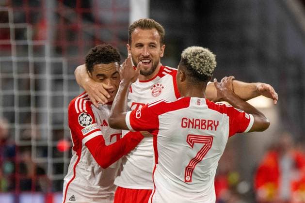 Torjubel des Torschützen Serge Gnabry (FC Bayern Muenchen), Jubel und Freude bei Jamal Musiala und Harry Kane (FC Bayern Muenchen). Deutschland, Muenchen, 20.09.2023, Fussball, UEFA Champions League: FC Bayern Muenchen vs Manchester United, ManU Saison 2023 2024, Match Day 1, Allianz Arena Foto: A2 Bildagentur Peter Hartenfelser