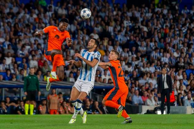 Real Sociedad vs Inter: Group D - UEFA Champions League Denzel Dumfries and Nicolo Barella of FC Internazionale Milano compete with Mikel Merino of Real Sociedad during the UEFA Champions League match between Real Sociedad and Inter at Reale Arena. Donostia (Basque Country). September 20, 2023. (Gari Garaialde Bostok Photo) Donostia Gipuzkoa Spain Editorial Use Only  Copyright: xGarikoitzxGaraialdex Bostok Photo GarixGaraialdex GG2309200085
