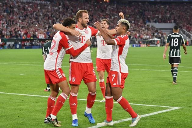 Torjubel um Serge GNABRY (FC Bayern Muenchen) nach Tor zum 2-0 mit Jamal MUSIALA (Bayern Muenchen), Harry KANE (Bayern Muenchen), hi:Leon GORETZKA (Bayern Muenchen)ö Jubel,Freude,Begeisterung, Aktion. Fussball Champions League Gruppenphase 1.Spieltag FC Bayern Muenchen Manchester United, ManU (ManU) am 20.09.2023, A L L I A N Z A R E N A.