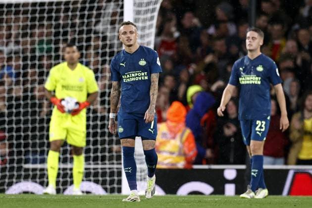LONDON - (l-r) PSV Eindhoven goalkeeper Walter Benitez, Noa Lang of PSV Eindhoven, Joey Veerman of PSV Eindhoven disappointment after the 3-0 during the UEFA Champions League match between Arsenal FC and PSV Eindhoven at the Emirates Stadium on September 20, 2023 in London , United Kingdom. ANP MAURICE VAN STEEN Group B - UEFA Champions League 2023 2024 xVIxANPxSportx xxANPxIVx 478802514 originalFilename: 478802514.jpg