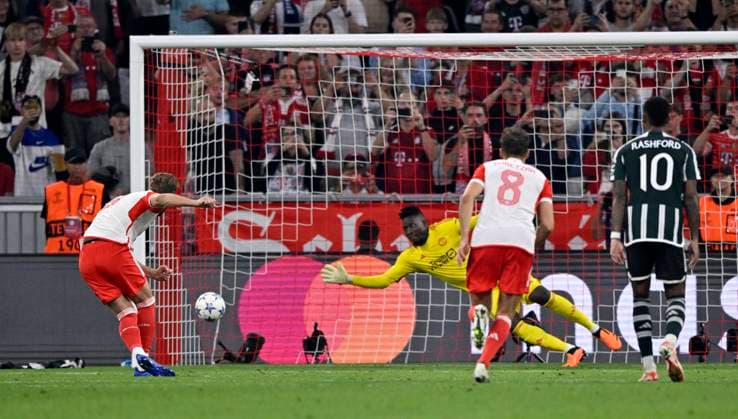 TOR zum 3:1 Harry Kane FC Bayern Muenchen FCB (09) Elfmeter, Strafstoss gegen Torwart Andre Onana Manchester United, ManU ManU (24) nach Review Area VAR Videoassistent Videobeweis Video Assistent Referee Torschuss Aktion Torchance FC Bayern Muenchen FCB vs Manchester United ManUnited ManU Gruppenphase 20.09.2023 DFL REGULATIONS PROHIBIT ANY USE OF PHOTOGRAPHS AS IMAGE SEQUENCES AND OR QUASI-VIDEO FC Bayern Muenchen FCB vs Manchester United