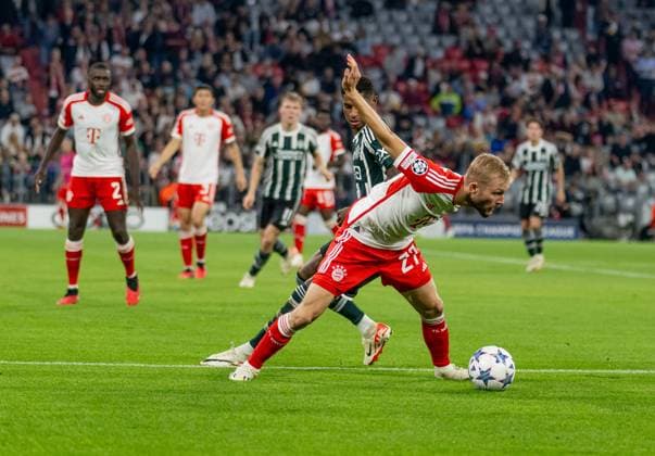 Konrad Laimer (FC Bayern Muenchen, 27) schirmt den Ball vor Marcus Rashford Manchester United, ManU FC, 10) ab. GER, FC Bayern Muenchen vs. Manchester United FC, Fussball, Champions League, Gruppenphase, 1. Spieltag, Spielzeit 2023 2024, 20.09.2023. (DFL DFB REGULATIONS PROHIBIT ANY USE OF PHOTOGRAPHS as IMAGE SEQUENCES and or QUASI-VIDEO). GER, FC Bayern Muenchen vs. Manchester United FC, Fussball, Champions League, Gruppenphase, 1. Spieltag, Spielzeit 2023 2024, 20.09.2023. Muenchen Copyright: xEibner-Pressefoto HeikexFeinerx EP_HFR