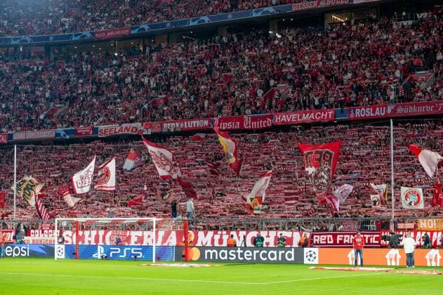 MONACHIUM 20.09.2023 MECZ FAZA GRUPOWA UEFA LIGA MISTRZOW 2023 2024 --- GROUP STAGE UEFA CHAMPIONS LEAGUE MATCH: BAYERN MUNICH - Manchester United, ManU kibice Bayern Munich FOT. PAWEL LIPNICKI 400mm.pl NEWSPIX.PL --- Newspix.pl  WI3_3952