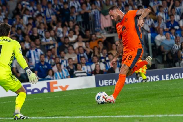 Real Sociedad vs Inter: Group D - UEFA Champions League Marko Arnautovic of FC Internazionale Milano shoots the ball during the UEFA Champions League match between Real Sociedad and Inter at Reale Arena. Donostia (Spain). September 20, 2023. (Gari Garaialde Bostok Photo) Donostia Gipuzkoa Spain Editorial Use Only  Copyright: xGarikoitzxGaraialdex Bostok Photo GarixGaraialdex GG2309200146