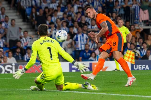 Real Sociedad vs Inter: Group D - UEFA Champions League Marko Arnautovic of FC Internazionale Milano and Alejandro Remiro of Real Sociedad in action during the UEFA Champions League match between Real Sociedad and Inter at Reale Arena. Donostia (Spain). September 20, 2023. (Gari Garaialde Bostok Photo) Donostia Gipuzkoa Spain Editorial Use Only  Copyright: xGarikoitzxGaraialdex Bostok Photo GarixGaraialdex GG2309200148