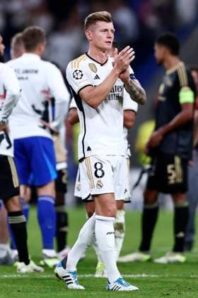 Toni Kroos of Real Madrid Cf thanks supporters for standing during the Champions Leage match between Real Madrid Cf and Union Berlin at Santiago Bernabeu Stadium, in Madrid, Spain, on September 20, 2023. ( Photo by Alvaro Medranda Panoramic ) FOOTBALL : Real Madrid vs Union Berlin - UEFA Ligue des Champions - 20 09 2023 AlvaroMedranda Panoramic 