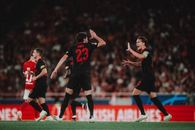 UEFA Champions League Group D: Benfica - FC Salzburg LISSABON, PORTUGAL - SEPTEMBER 20: Roko Simic (L) of FC Salzburg celebrates with Amar Dedic after scoring his side™s first goal during the UEFA Champions League Group D match on September 20, 2023 in Lissabon, Portugal. Copyright: xAndreasxSchaadx-xFCxRedxBullxSalzburgx DSC_9039LR