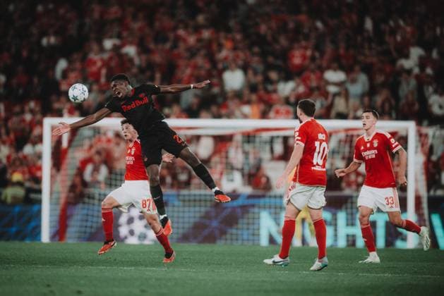 UEFA Champions League Group D: Benfica - FC Salzburg LISSABON, PORTUGAL - SEPTEMBER 20: Joao Neves of SL Benfica (L) in action against Lucas Gourna-Douath of FC Salzburg during the UEFA Champions League Group D match on September 20, 2023 in Lissabon, Portugal. Copyright: xAndreasxSchaadx-xFCxRedxBullxSalzburgx DSC_9893LR-2