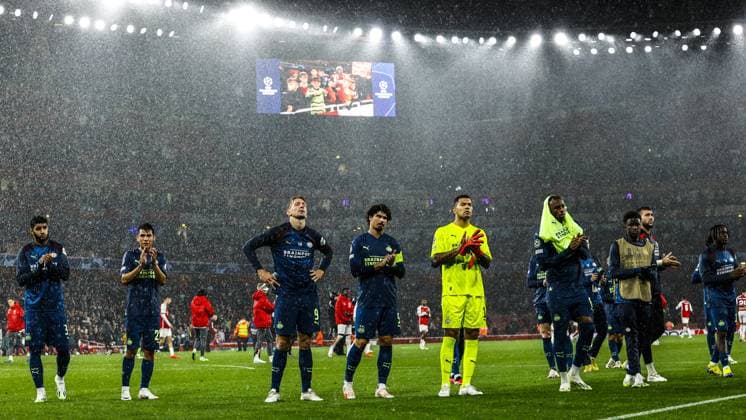 LONDON - (l-r) Ismael Saibari of PSV Eindhoven, Hirving Lozano of PSV Eindhoven, Luuk de Jong of PSV Eindhoven, Andre Ramalho of PSV Eindhoven, PSV Eindhoven goalkeeper Walter Benitez, Armel Bella-Kotchap of PSV Eindhoven disappointment after the UEFA Champions League match between Arsenal FC and PSV Eindhoven at the Emirates Stadium on September 20, 2023 in London, United Kingdom. ANP MAURICE VAN STEEN Group B - UEFA Champions League 2023 2024 xVIxANPxSportx xxANPxIVx 478809511 originalFilename: 478809511.jpg