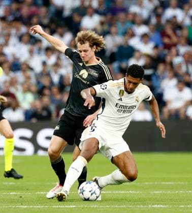 Partido de la Liga de Campeones entre el Real Madrid y el Union Berlin. En la imagen, Bellingham y Alex Kral. Champions League match between Real Madrid and Union Berlin. In this picture, Bellingham and Alex Kral. FOTO:xJOSExA.xGARCIA  ecommerceFotos eCommerce2-141274111