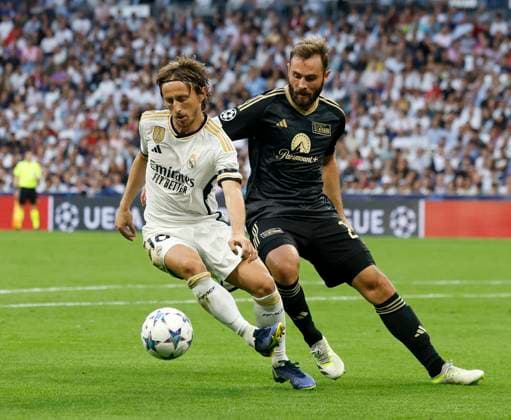 Partido de la Liga de Campeones entre el Real Madrid y el Union Berlin. En la imagen, Modric y Tousart. Champions League match between Real Madrid and Union Berlin. In this picture, Modric and Tousart. FOTO:xJOSExA.xGARCIA  ecommerceFotos eCommerce2-141274649