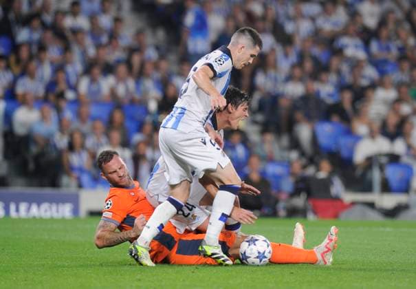 Partido de la Liga de Campeones entre la Real Sociedad y el Inter. En la imagen, Le Normand y Zubeldia. Champions League match between Real Sociedad and Inter. In this picture, Le Normand and Zubeldia. JOSUNExMTZ.xDExALBENIZ  ecommerceFotos eCommerce2-141285375