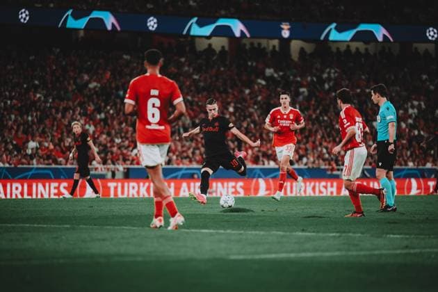 UEFA Champions League Group D: Benfica - FC Salzburg LISSABON, PORTUGAL - SEPTEMBER 20: Luka Sucic of FC Salzburg in action during the UEFA Champions League Group D match on September 20, 2023 in Lissabon, Portugal. Copyright: xAndreasxSchaadx-xFCxRedxBullxSalzburgx DSC_0506LR