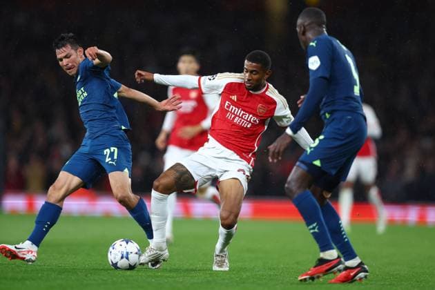 Arsenal v PSV Eindhoven 20 September 2023, London - Champion™s League Football, Group Stage - Arsenal v PSV Eindhoven - Reiss Nelson of Arsenal and Hirving Lozano of PSV Eindhoven - Photo: Charlotte Wilson Offside. London UK Copyright: xCharlottexWilsonx xOffsidexOffside