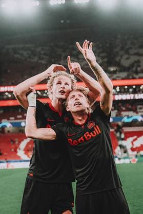 UEFA Champions League Group D: Benfica - FC Salzburg LISSABON, PORTUGAL - SEPTEMBER 20: Maurits Kjaergaard (L) and Mads Bidstrup of FC Salzburg celebrate after winning the UEFA Champions League Group D match on September 20, 2023 in Lissabon, Portugal. Copyright: xAndreasxSchaadx-xFCxRedxBullxSalzburgx DSC_0682LR