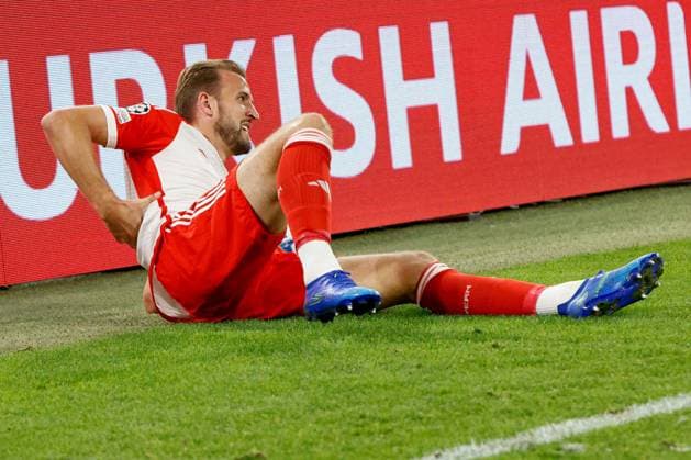 Fußball Champions League Gruppenphase 1. Spieltag FC Bayern München - Manchester United, ManU am 20.09.2023 in der Allianz Arena in München Harry Kane ( München ) verletzt am Boden.