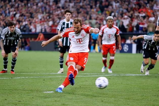 KANE Harry Team FC Bayern Muenchen beim 11m UEFA Champions League Saiason 2023 - 2024 Spiel FC Bayern Muenchen - Manchester United, ManU am 20.09. 2023 in Muenchen DFL REGULATIONS PROHIBIT ANY USE OF PHOTOGRAPHS as IMAGE SEQUENCES and or QUASI-VIDEO Copyright: xLacixPerenyix