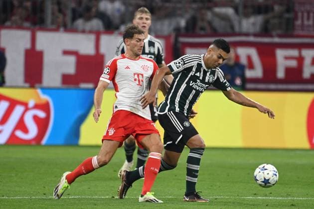 Leon GORETZKA (Bayern Muenchen), Aktion,Zweikampf gegen CASEMIRO Manchester United, ManU . Fussball Champions League Gruppenphase 1.Spieltag FC Bayern Muenchen-Manchester United (ManU) 4-3 am 20.09.2023, A L L I A N Z A R E N A.