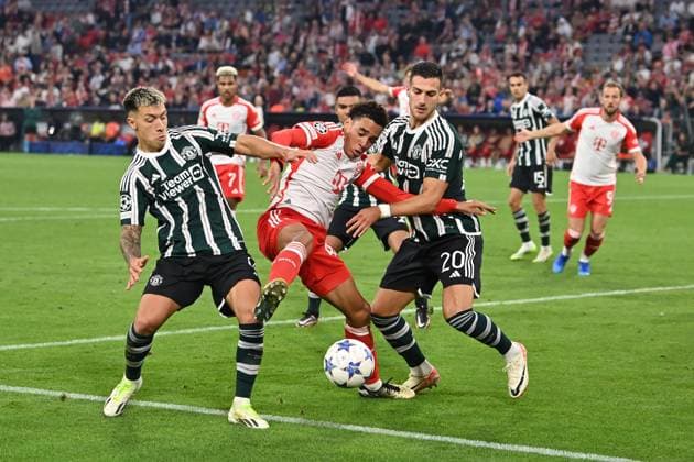 v.li:Lisandro MARTINEZ Manchester United, ManU , Jamal MUSIALA (Bayern Muenchen), Diogo DALOT (Manchester United), Aktion,Zweikampf. Fussball Champions League Gruppenphase 1.Spieltag FC Bayern Muenchen-Manchester United (ManU) 4-3 am 20.09.2023, A L L I A N Z A R E N A.