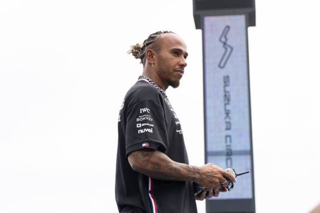 September 21, 2023, Suzuka, Mie Prefecture, Japan: LEWIS HAMILTON (GBR) of Mercedes 44 races an RC car on the pit road on Preparation Day of the Formula 1 Lenovo Japanese Grand Prix. Suzuka Japan - ZUMAb177 20230921_aap_b177_004 Copyright: xTaidghxBarronx