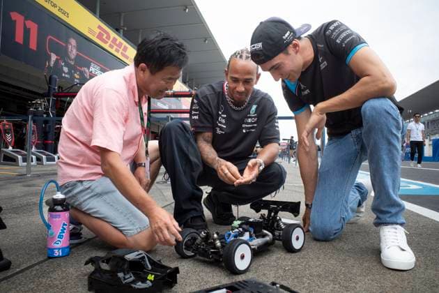 September 21, 2023, Suzuka, Mie Prefecture, Japan: LEWIS HAMILTON (GBR) of Mercedes 44 and ESTEBAN OCON (FRA) of Alpine 31 race RC cars on the pit road on Preparation Day of the Formula 1 Lenovo Japanese Grand Prix. Suzuka Japan - ZUMAb177 20230921_aap_b177_021 Copyright: xTaidghxBarronx