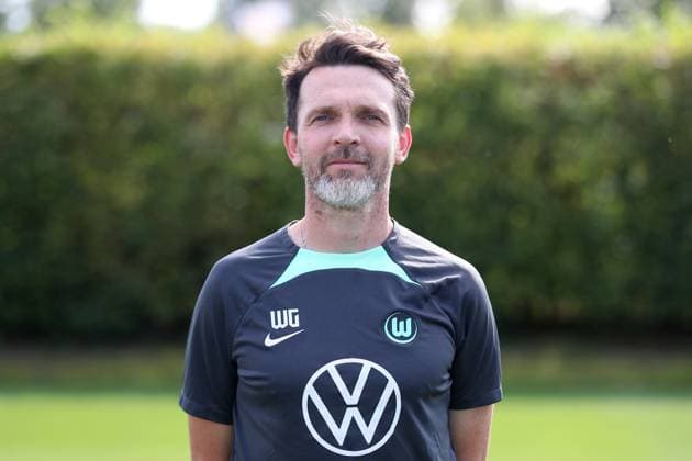 VfL Wolfsburg Wolfsburg, 20.09.2023, FUßBALL - VfL Wolfsburg, 1. Bundesliga, Saison 2023 24. Fototermin, Konditionstrainer Walter Gfrerer (VfL Wolfsburg) Wolfsburg