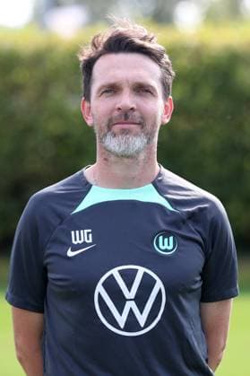 VfL Wolfsburg Wolfsburg, 20.09.2023, FUßBALL - VfL Wolfsburg, 1. Bundesliga, Saison 2023 24. Fototermin, Konditionstrainer Walter Gfrerer (VfL Wolfsburg) Wolfsburg