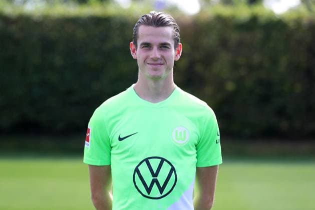 VfL Wolfsburg Wolfsburg, 20.09.2023, FUßBALL - VfL Wolfsburg, 1. Bundesliga, Saison 2023 24. Fototermin, Jakub Kaminski (VfL Wolfsburg) Wolfsburg