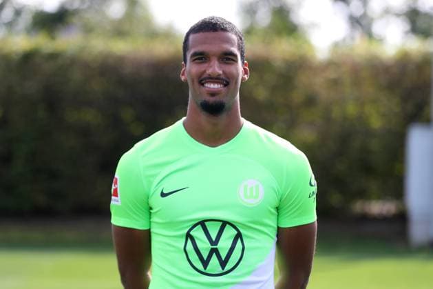 VfL Wolfsburg Wolfsburg, 20.09.2023, FUßBALL - VfL Wolfsburg, 1. Bundesliga, Saison 2023 24. Fototermin, Moritz Jenz (VfL Wolfsburg) Wolfsburg
