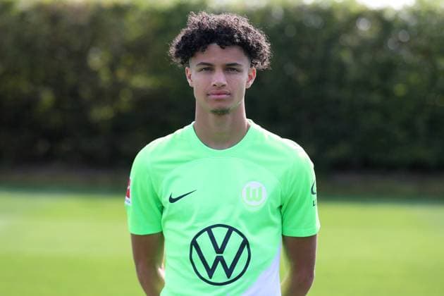 VfL Wolfsburg Wolfsburg, 20.09.2023, FUßBALL - VfL Wolfsburg, 1. Bundesliga, Saison 2023 24. Fototermin, Kevin Paredes (VfL Wolfsburg) Wolfsburg